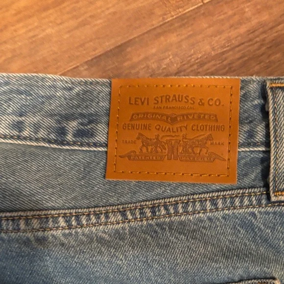 Levi’s Premium Women’s Baggy Dad Jorts size 31 - Picture 4 of 5